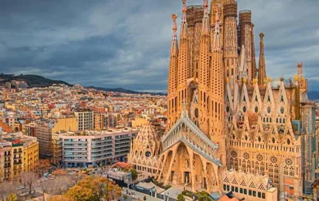 Barcelona Sagrada Familia Guided Tour with Skip the Line