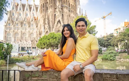 Barcelona : Private Photoshoot Outside Sagrada Familia