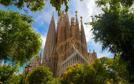 Discover Gaudí’s Sagrada Familia Guided Tour