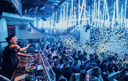 4 Hour Barcelona Fun Party Tour