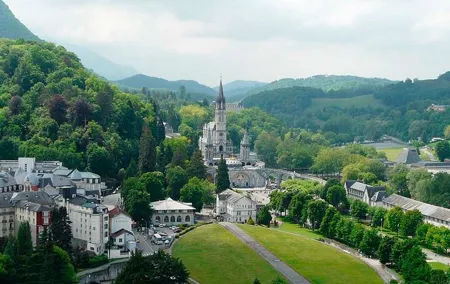 Private Transfer from Barcelona to Lourdes in France