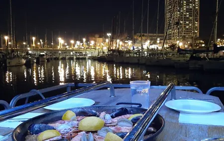 Evening Cruise with Dinner and Drinks in Barcelona