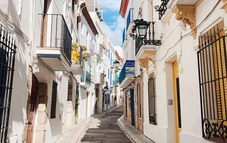 Private Transfer From Barcelona to Sitges