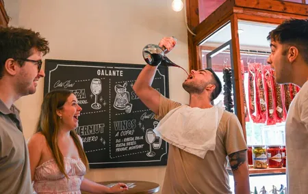 Barcelona El Born Tapas and Wine Tour with Guide