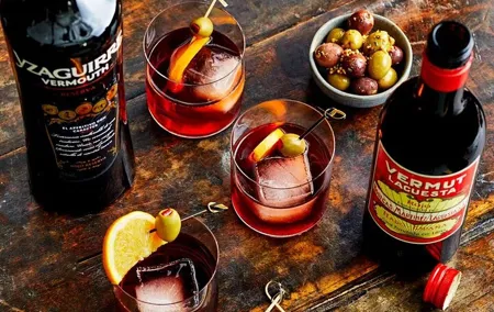 Barcelona Gothic Legends Tour with Vermouth, Absinthe and Treats