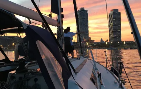 Sunset boat trip with open bar of cava (local champagne)