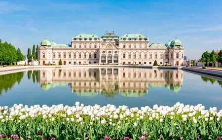 Private Transfer from Prague to Vienna with 4h of Sightseeing