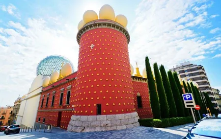 Private Dalí Museum and Tour from Barcelona