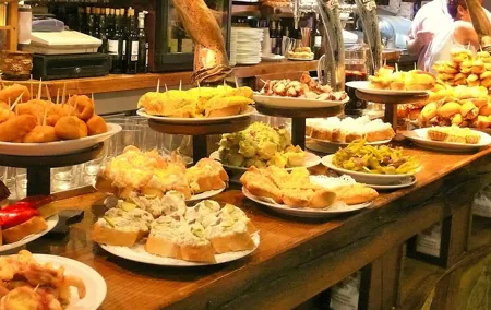 Private Tapas Walking Tour in Barcelona Modernist Area with Dinner included
