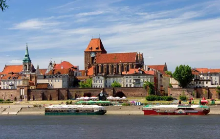 Private service between Warsaw and Toruń(One way/Round trip/Chauffeur hire)