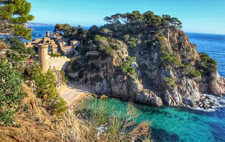 Discovering Costa Brava: Coastline, Tossa de Mar and Lunch