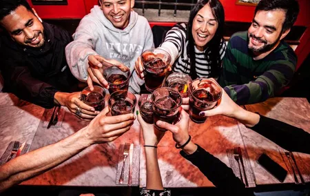 La Barceloneta Tapas & Wine & Drinks Tour in Barcelona