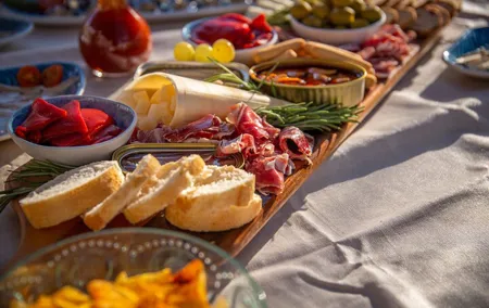A 2 hours Local Tapas and sailing adventure in Barcelona