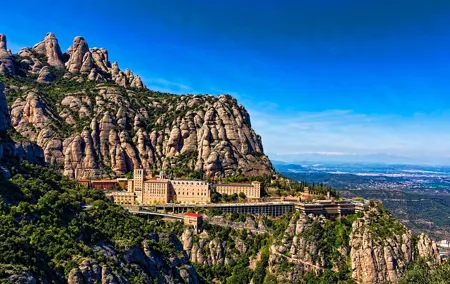 Montserrat Private Guided Tour with Pick up
