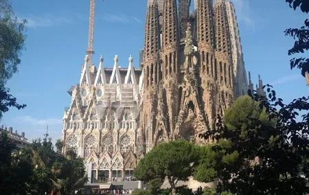 Sagrada Familia Skip-the-Line Private Tour with Guide