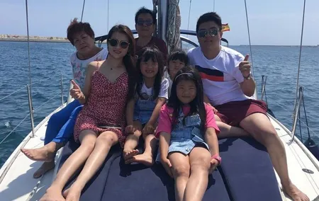 Barcelona 2-hour Private Boat Tour with Cava and snacks