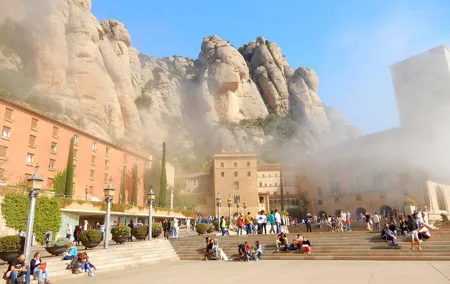 Montserrat Day Trip with Lunch and Wine Tasting from Barcelona