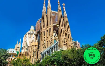 Montserrat Monastery and Sagrada Familia Tour with Liquor Tasting