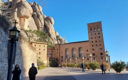 Private Tour in Montserrat 5h
