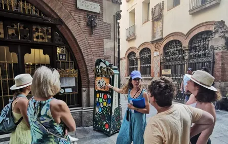 Barcelona cultural tailored private tour - guest pickup