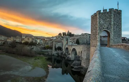 Private Besalú & 3 Medieval Towns Tour with Hotel PickUp from Barcelona