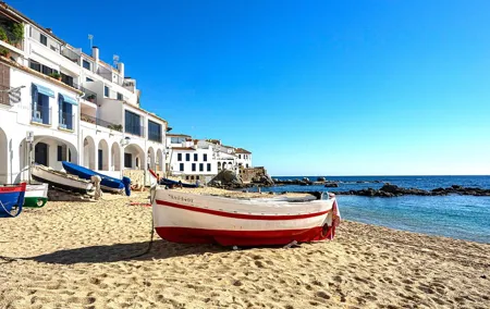 Medieval Girona & Costa Brava’s Top Beach–Unforgettable Day Trip