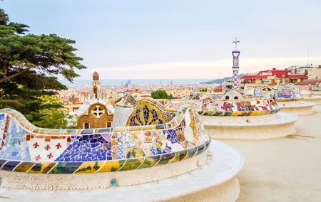 Sagrada Familia and Park Guell Guided Tour with Transport