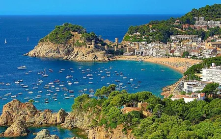 From Barcelona : Girona and Costa Brava Day Trip (VIP Small Group)
