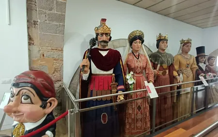 Familly friendly traditions & food tour: tailored tapas & games!