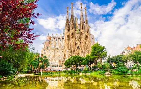 Skip-the-line La Sagrada Familia Basilica with Private Guide