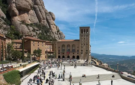 Montserrat: Small Group Tour with Train and Cable Car Access