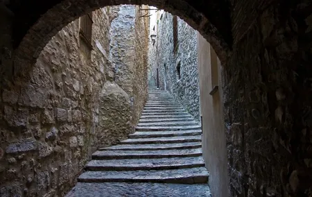 Catalonia Private Tour with Medieval Towns and Montserrat with Transport