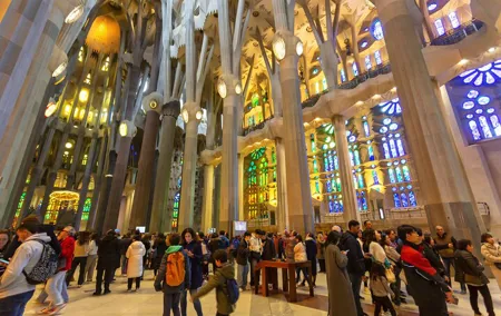 Fast Track Sagrada Familia Guided Tour with Tower Access