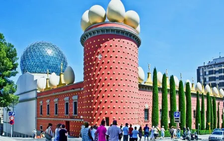Private Dalí’s World Wine and Cava Tour with Hotel pick-up from Barcelona
