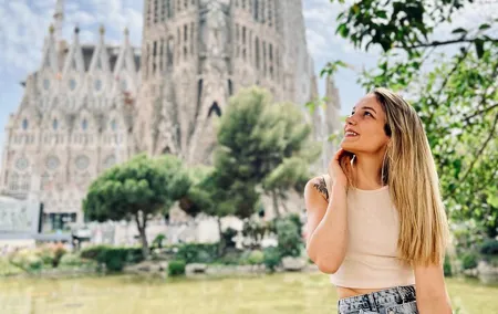 Barcelona Sightseeing by Bike with Photo Shooting and Tapas