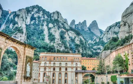 Private Full Day City Tour of Barcelona and Monastery of Montserrat w/ pick up
