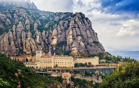 Montserrat & Cava Visit with Lunch Private Tour with Pickup