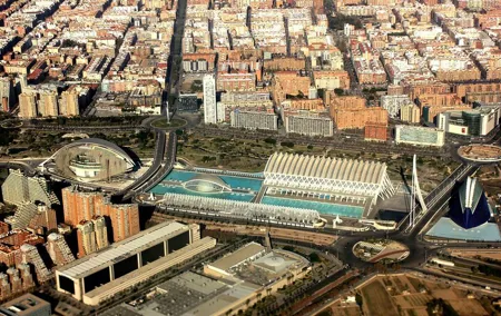 Private Transfer From Barcelona To Valencia With a 2 Hour Stop