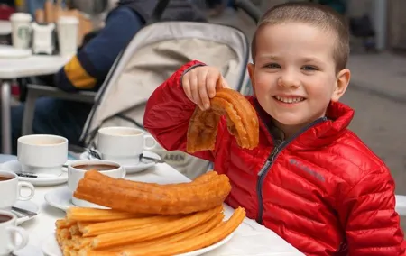 Barcelona Old City Tour for Kids and Families with Churros Stop