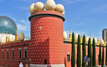 Private Dalí Museum & Gala Castle Tour + Authentic Local Lunch