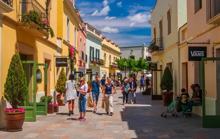 Private Shopping Tour from Barcelona Hotels to La Roca Village