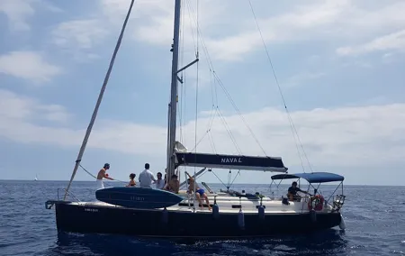 Sunset sailing tour in Barcelona + snacks and free cava