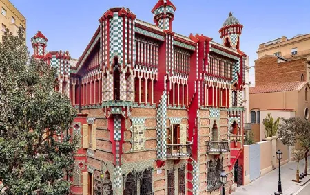 Exclusive Casa Vicens & Park Güell Tour with Official Guide