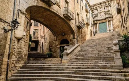 Prívate Girona Tour from Barcelona: GOT locations, Xuixos Tasting