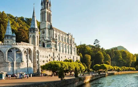 Private Transfer from Barcelona to Lourdes in France