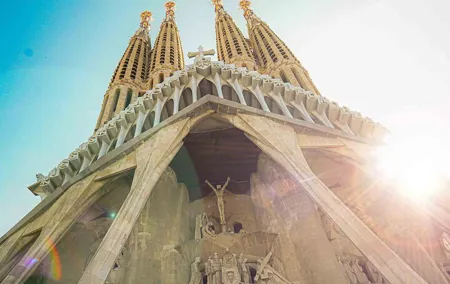 Small Group Tour in Barcelona Sagrada Familia with Tickets