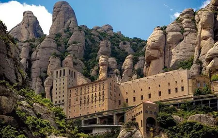Private Round-Trip Transfer to Montserrat from Barcelona