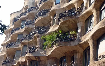 Private 4-hour Tour 'a la Carte' in Barcelona with private pick up and drop off