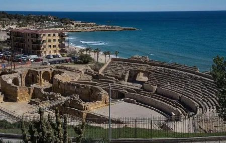 From Barcelona : Private Guided Day Trip to Tarragona (A/C Car Transfer)