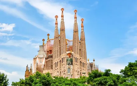 Explore Gaudí’s Masterpiece with Sagrada Familia Guided Tour